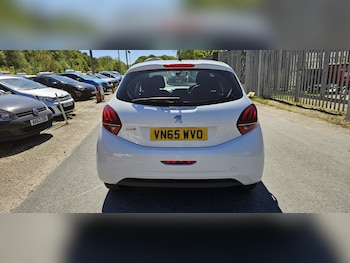 Used Peugeot 208 2015 for sale - 78476875: Photo