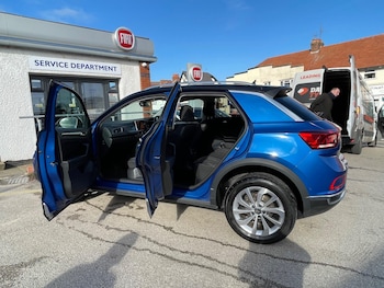 Used Volkswagen T-Roc 2023 for sale - 78575563: Photo