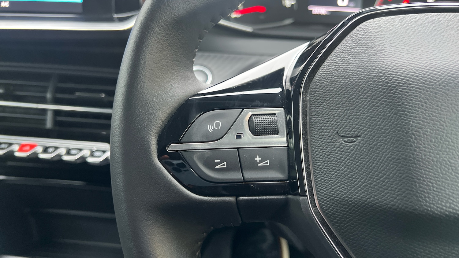 Used Peugeot 208 2022 for sale - 77332427: Photo 23