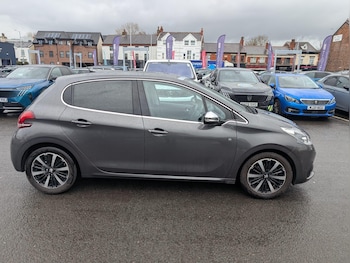 Used Peugeot 208 2019 for sale - 77697421: Photo