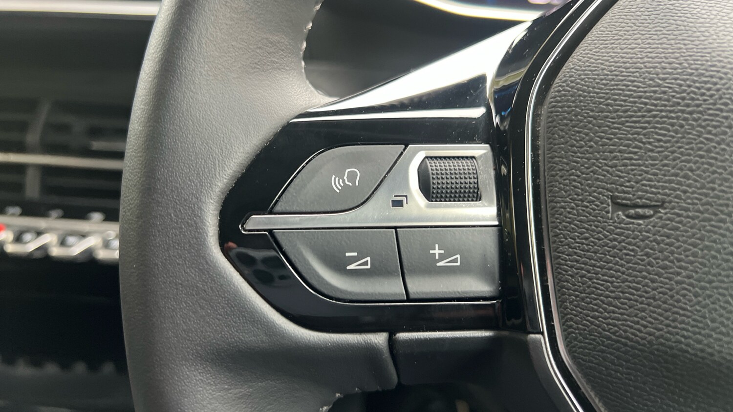 Used Peugeot 2008 2022 for sale - 76110314: Photo 23