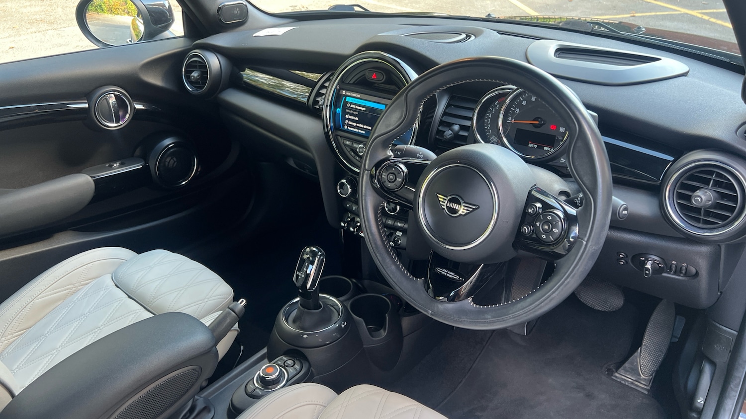 Used MINI Convertible 2020 for sale - 76025003: Photo 11