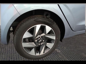 Used Hyundai i10 2023 for sale - 75929312: Photo