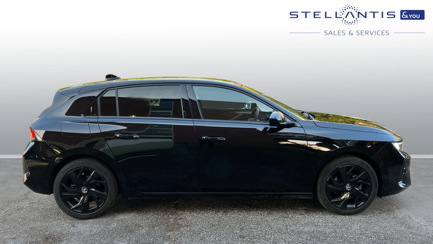 Used Vauxhall Astra 2024 for sale - 78048786: Photo 2