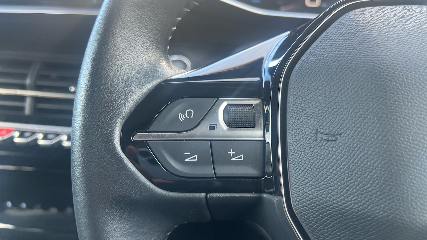 Used Peugeot 2008 2022 for sale - 76350352: Photo 23