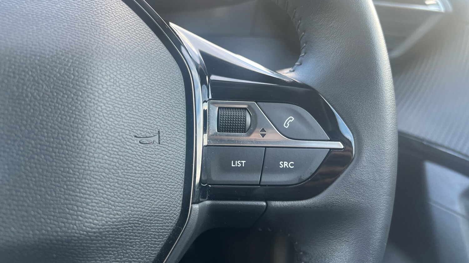 Used Peugeot 2008 2022 for sale - 76350352: Photo 24