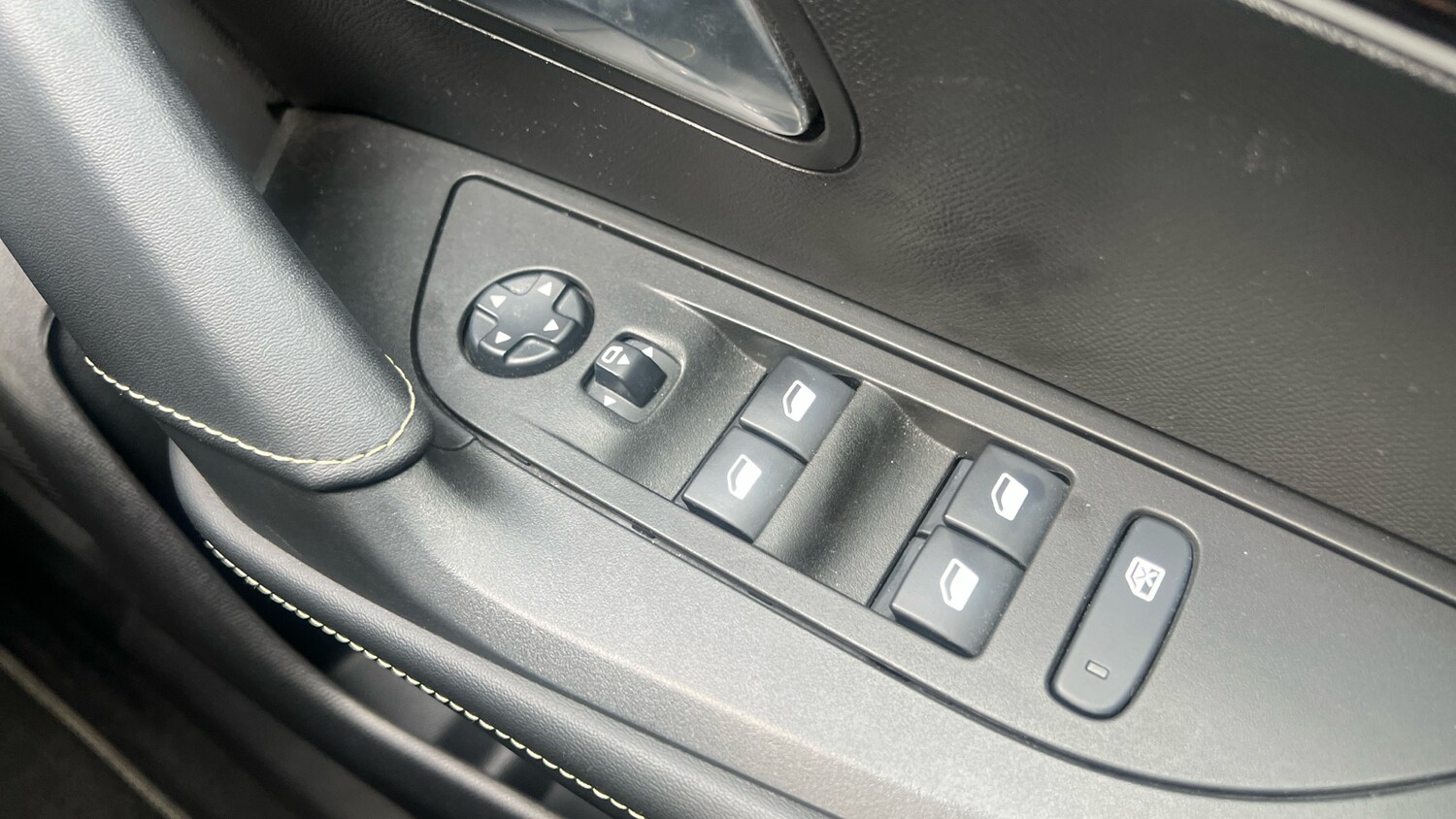 Used Peugeot 2008 2020 for sale - 75811300: Photo 22
