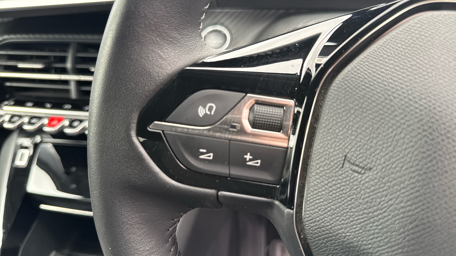 Used Peugeot 2008 2022 for sale - 76073709: Photo 23