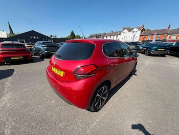 Used Peugeot 208 2019 for sale - 79182431: Photo
