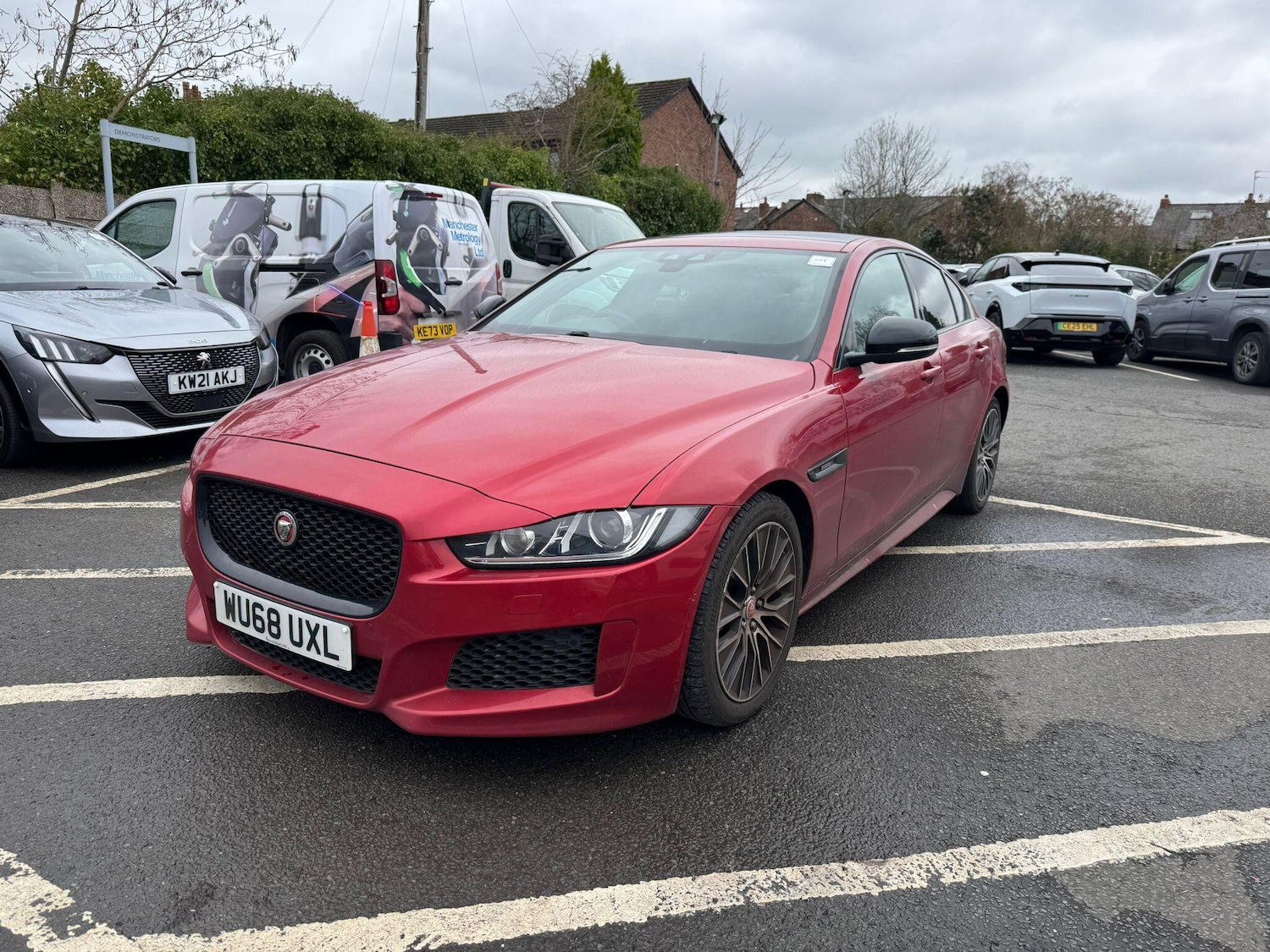 Used Jaguar XE 2018 for sale - 77785262: Photo 2