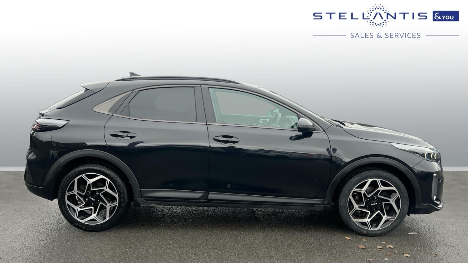 Used Kia XCeed 2023 for sale - 77102468: Photo 2