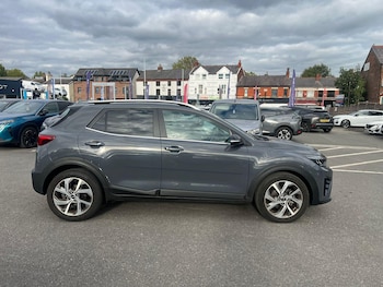 Used Kia Stonic 2022 for sale - 76123545: Photo