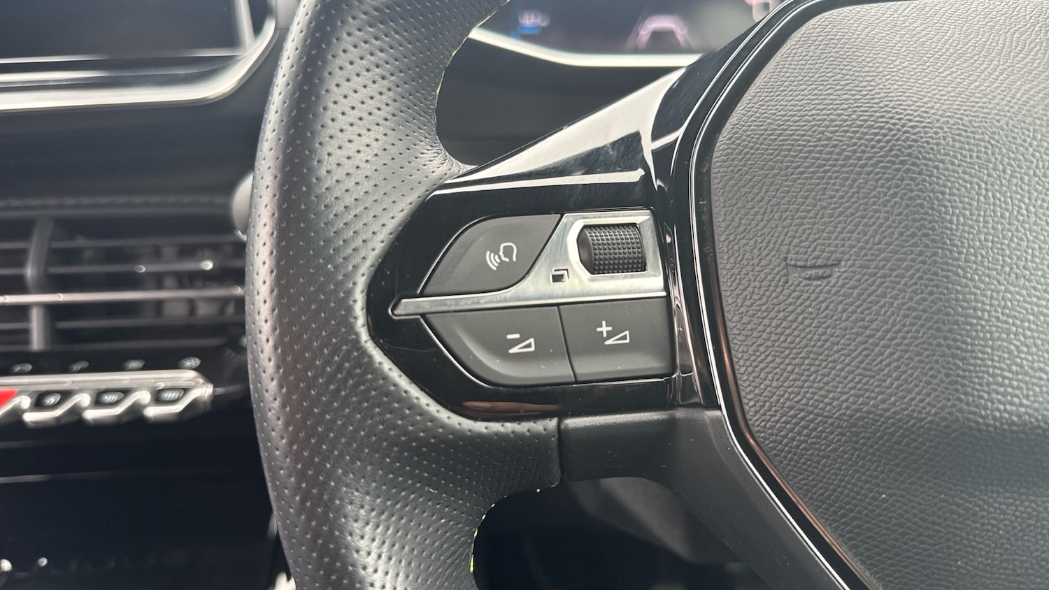 Used Peugeot 2008 2021 for sale - 76073705: Photo 23