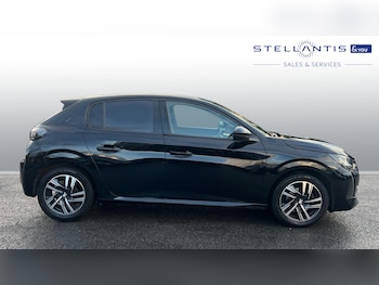 Used Peugeot 208 2023 for sale - 76318425: Photo 2