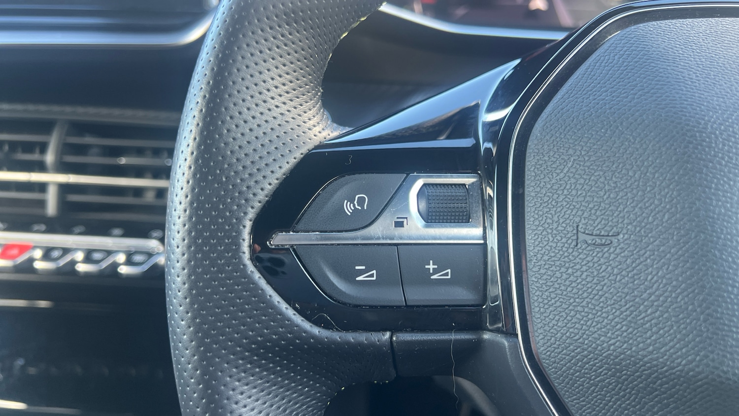Used Peugeot 2008 2022 for sale - 76350371: Photo 23