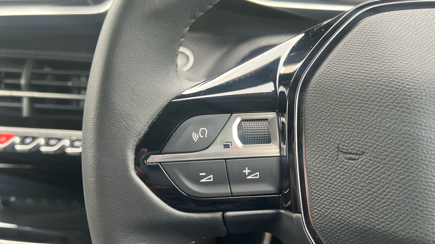 Used Peugeot 2008 2022 for sale - 76574250: Photo 23