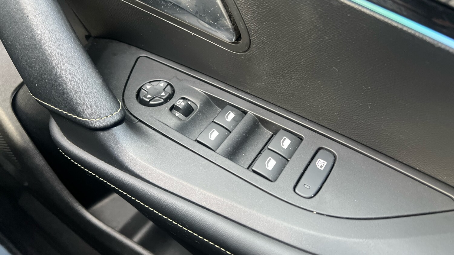 Used Peugeot 2008 2022 for sale - 76359062: Photo 22