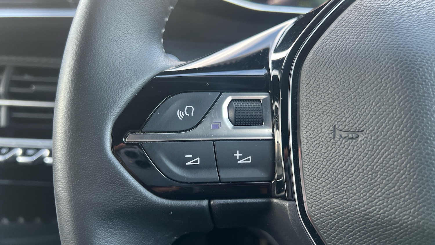 Used Peugeot 2008 2021 for sale - 76296645: Photo 23