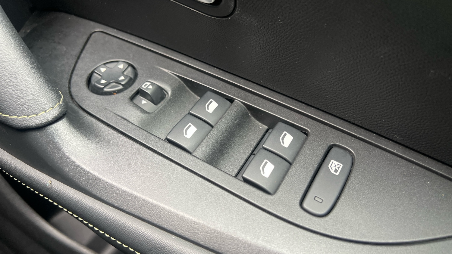 Used Peugeot 2008 2023 for sale - 76228704: Photo 22