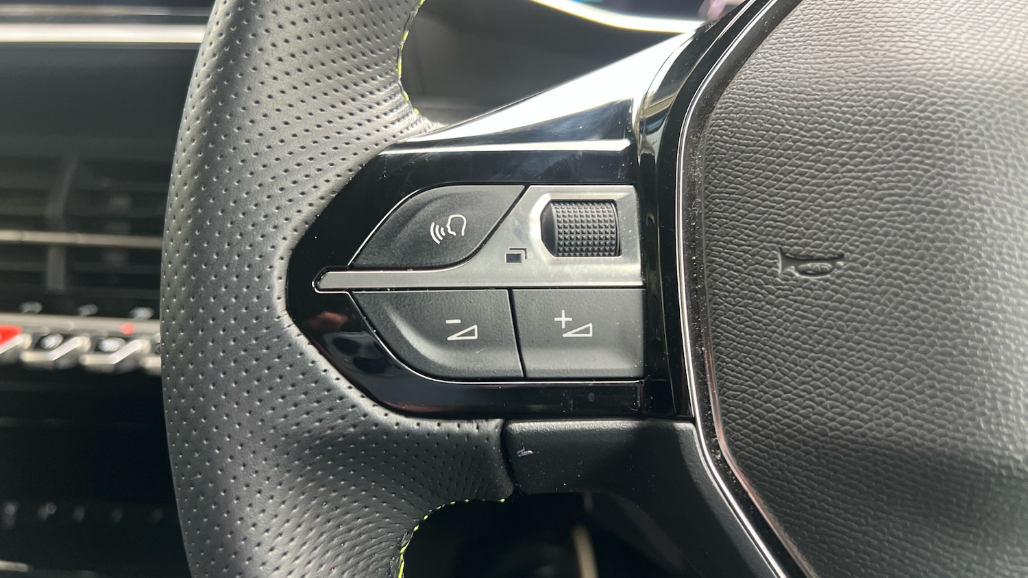 Used Peugeot 2008 2023 for sale - 76228704: Photo 23