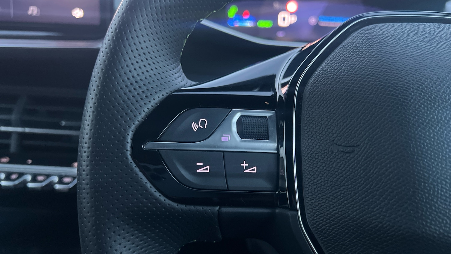 Used Peugeot 2008 2024 for sale - 76866831: Photo 24