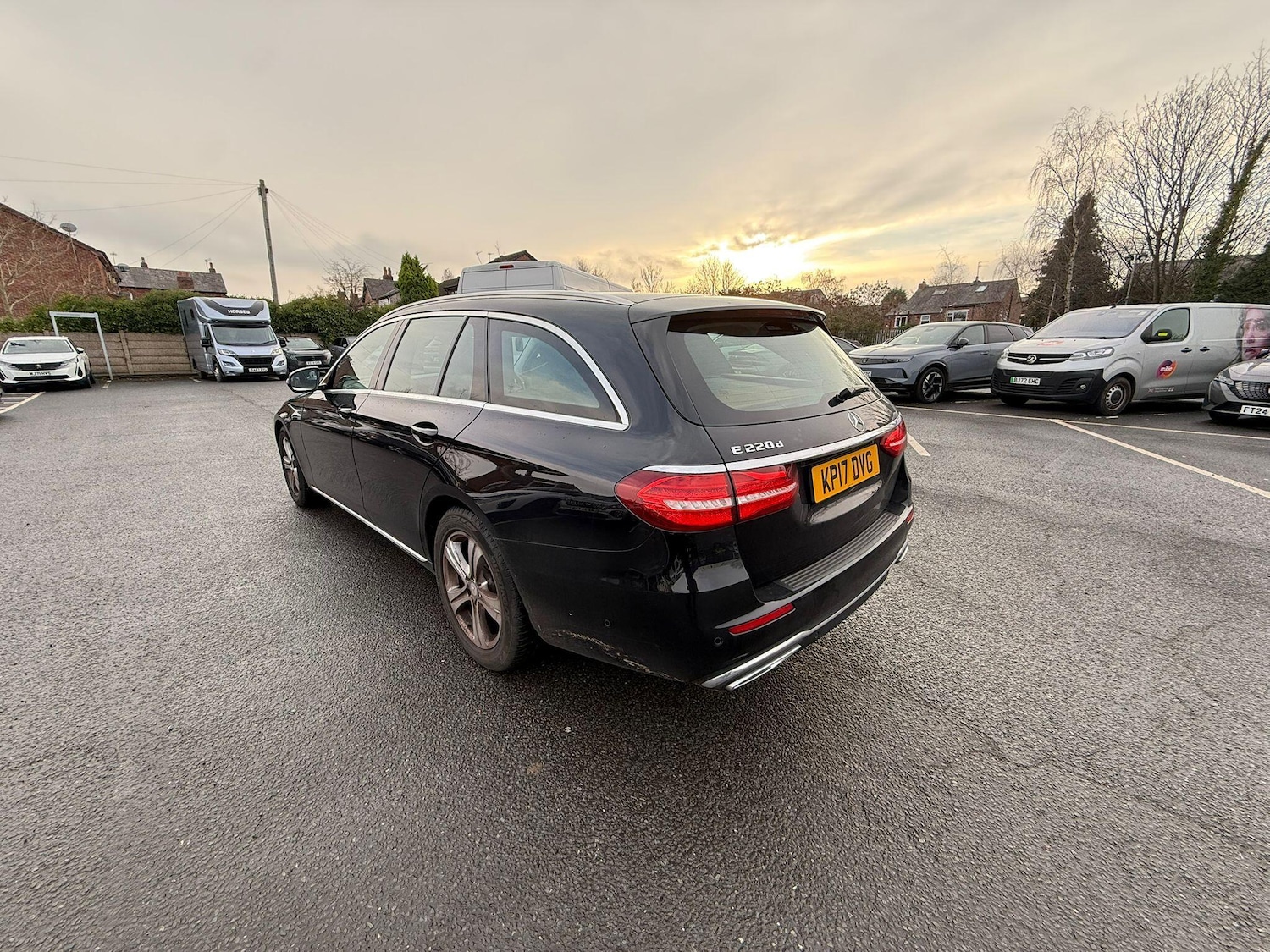 Used Mercedes-Benz E Class 2017 for sale - 77030648: Photo 4