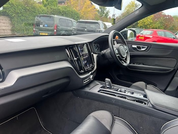Used Volvo XC60 2021 for sale - 76154011: Photo