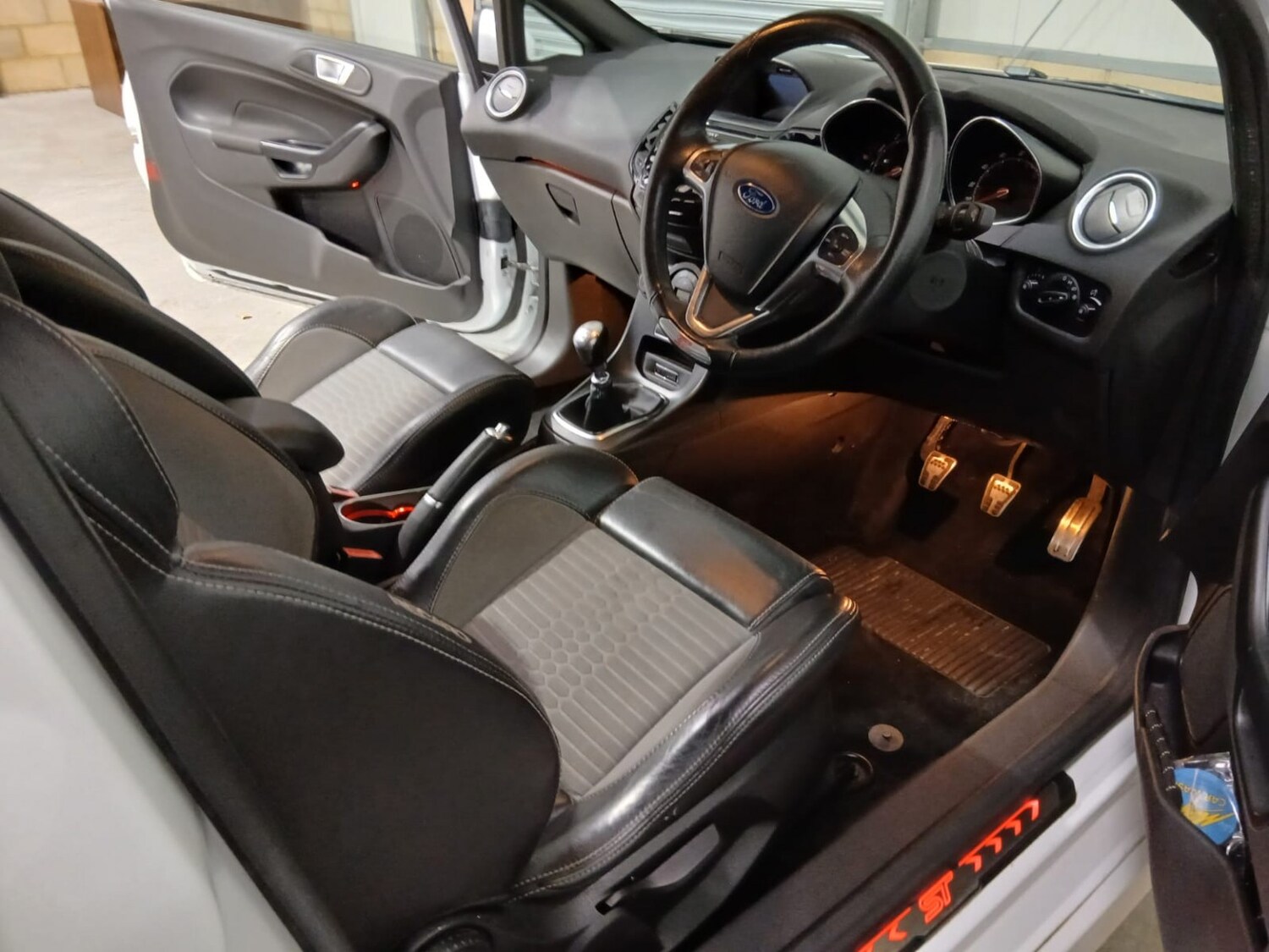 Used Ford Fiesta 2015 for sale - 76418331: Photo 9