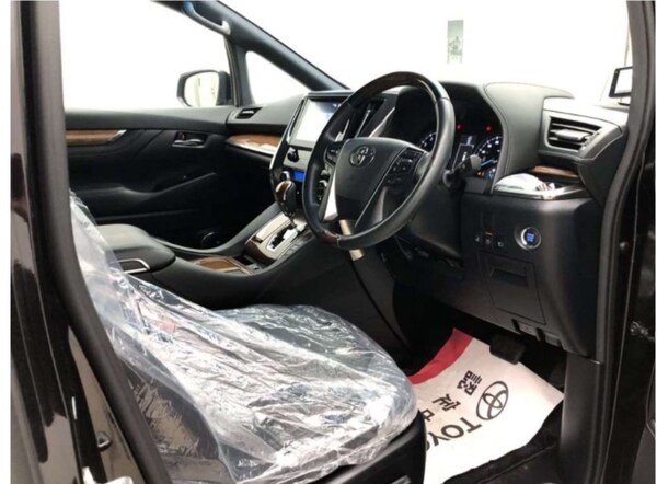 Used Toyota Vellfire 2015 for sale - 76144402: Photo 2