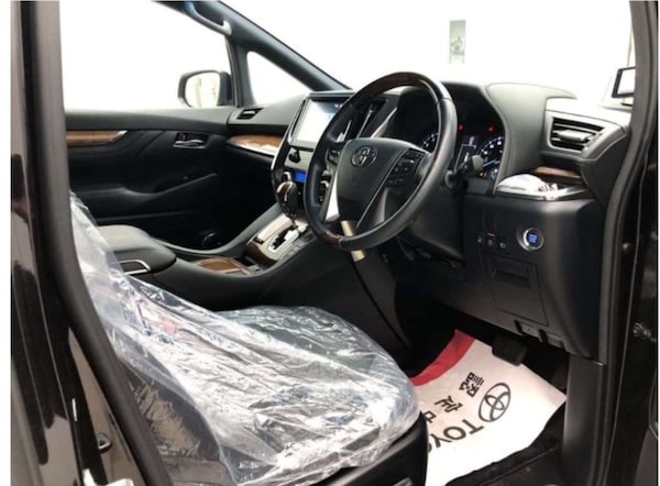 Used Toyota Vellfire 2015 for sale - 76278182: Photo 2