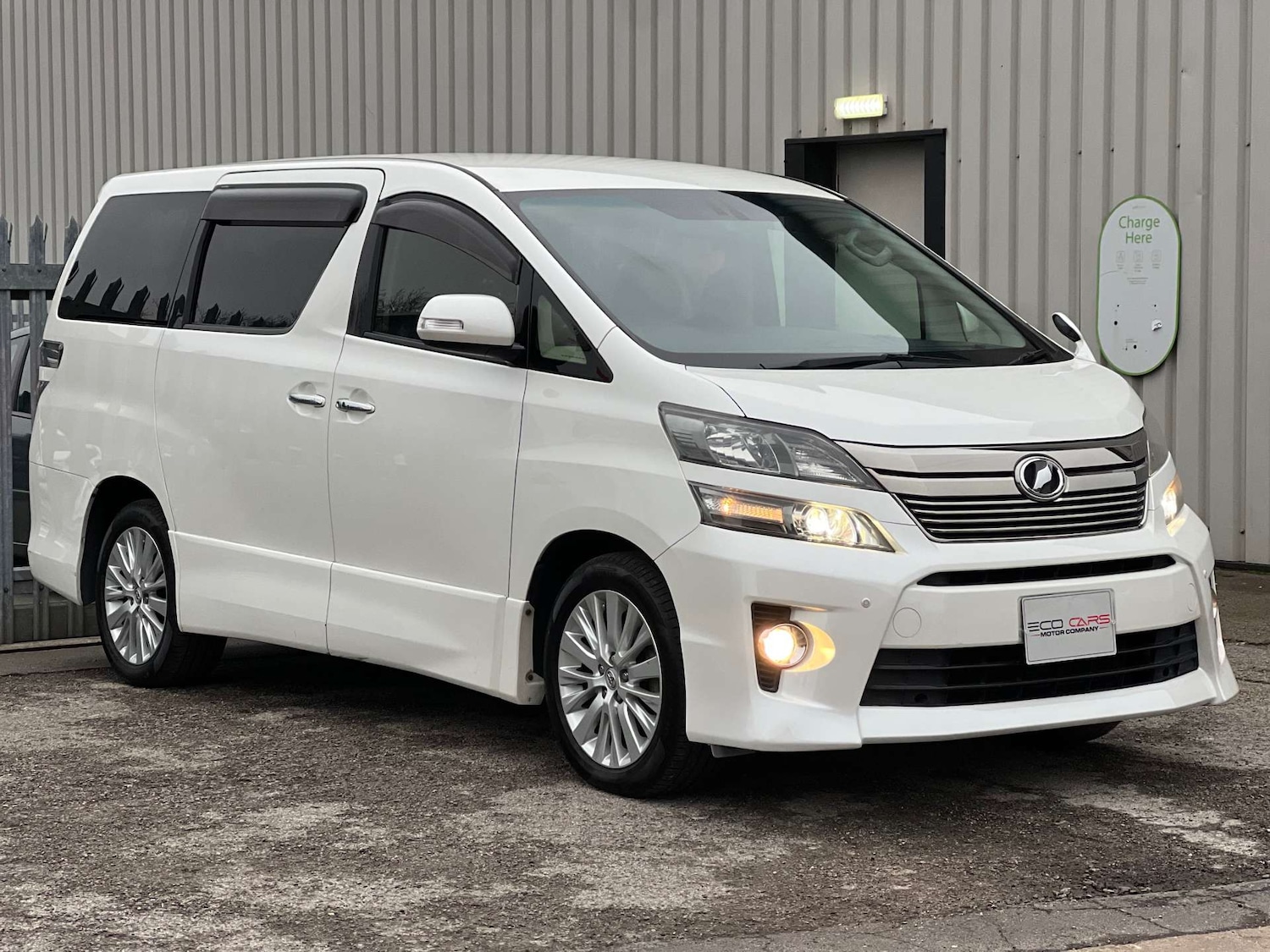 Used Toyota Vellfire 2013 for sale - 77422754: Photo 1