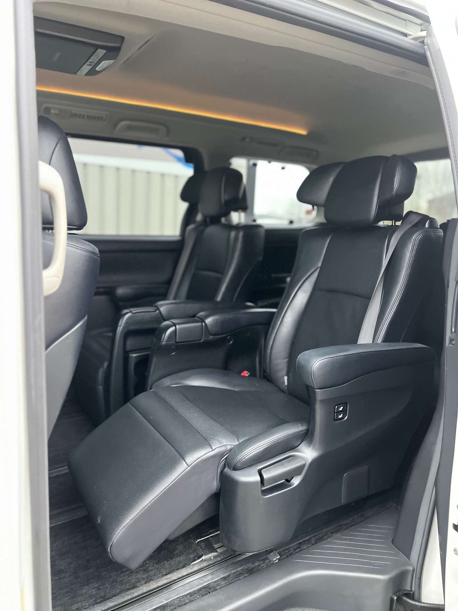 Used Toyota Vellfire 2013 for sale - 77422754: Photo 2