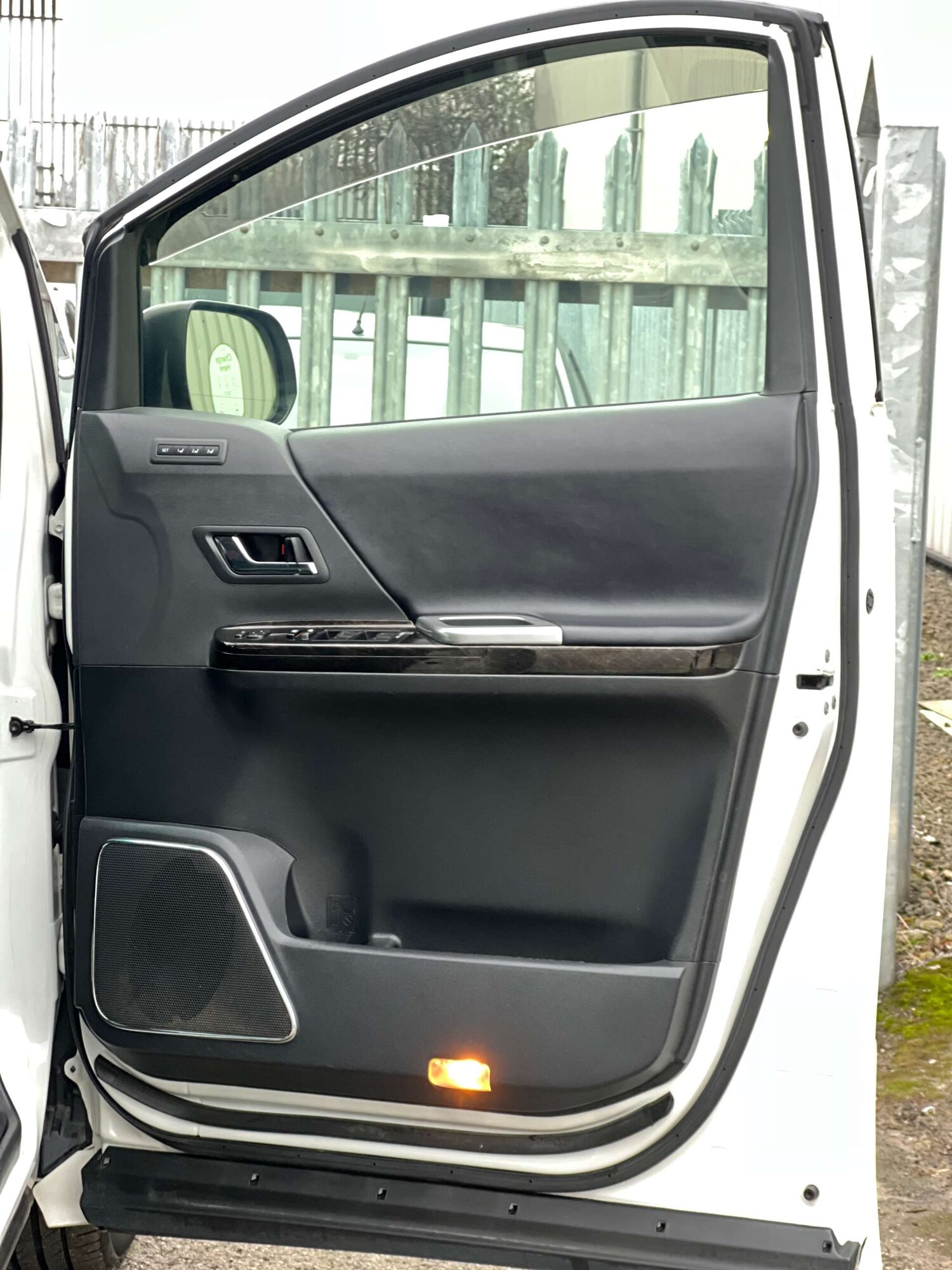 Used Toyota Vellfire 2013 for sale - 77422754: Photo 30