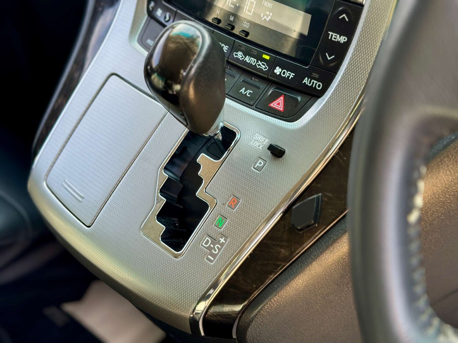 Used Toyota Vellfire 2013 for sale - 77422754: Photo 48