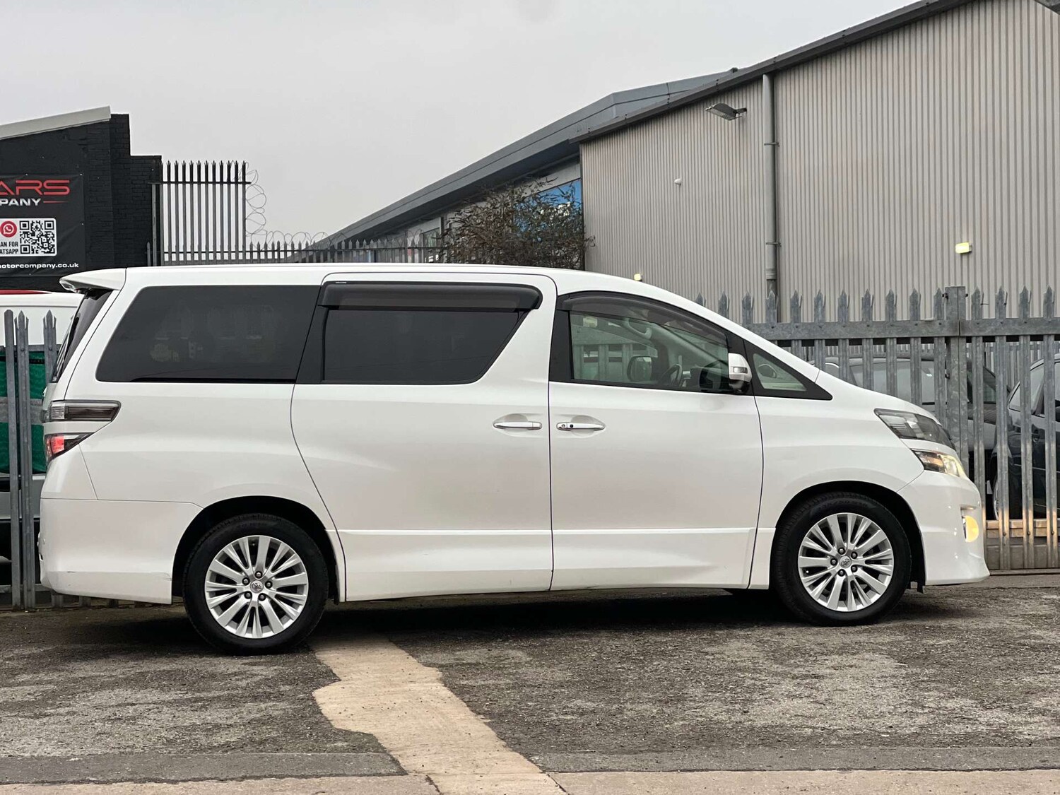 Used Toyota Vellfire 2013 for sale - 77422754: Photo 6