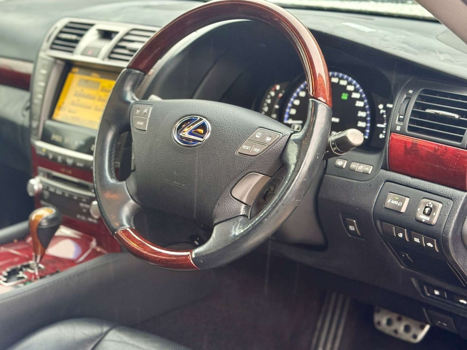 Used Lexus LS 2022 for sale - 77003463: Photo 3