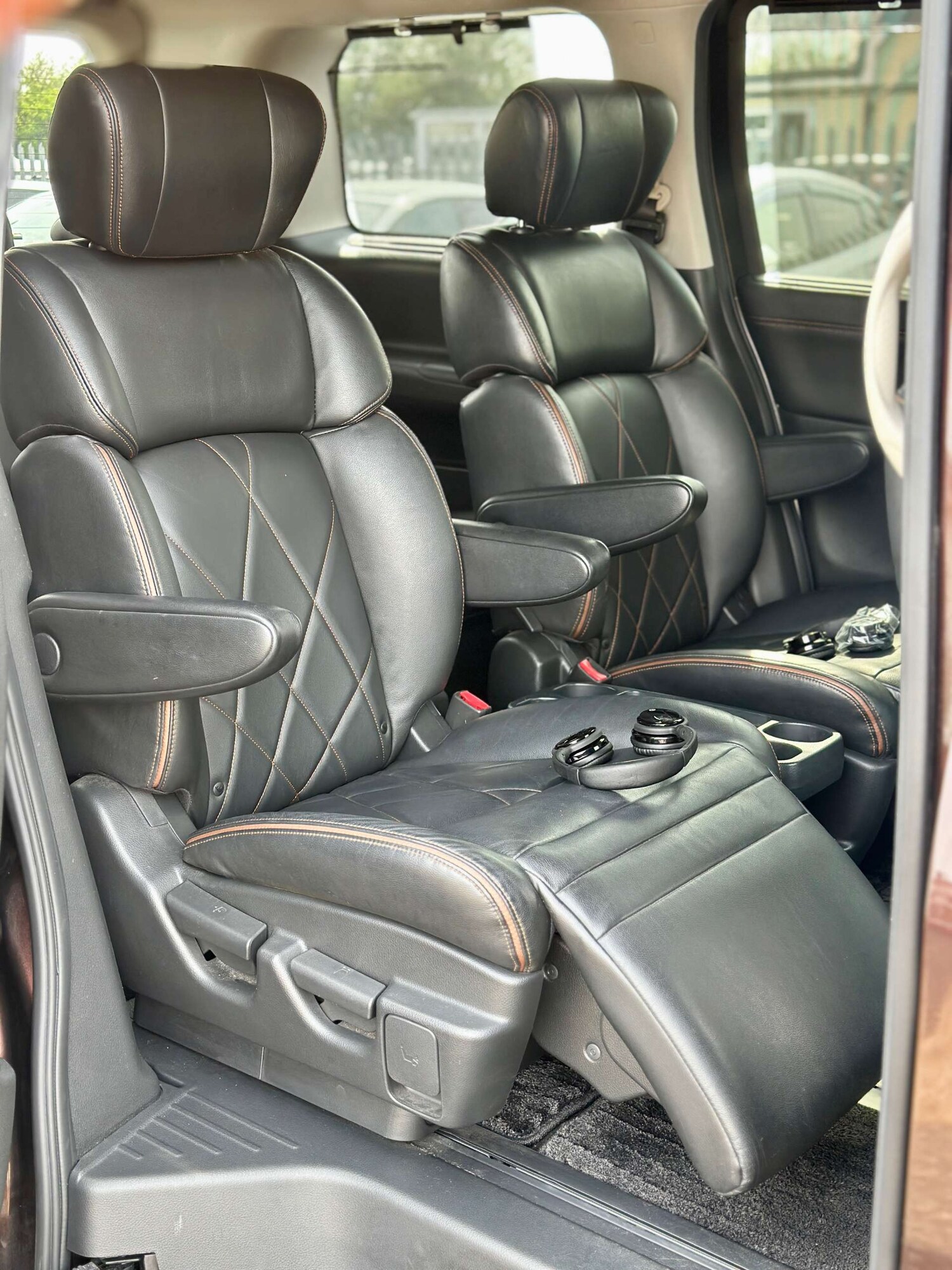 Used Nissan Elgrand 2014 for sale - 76278118: Photo 16