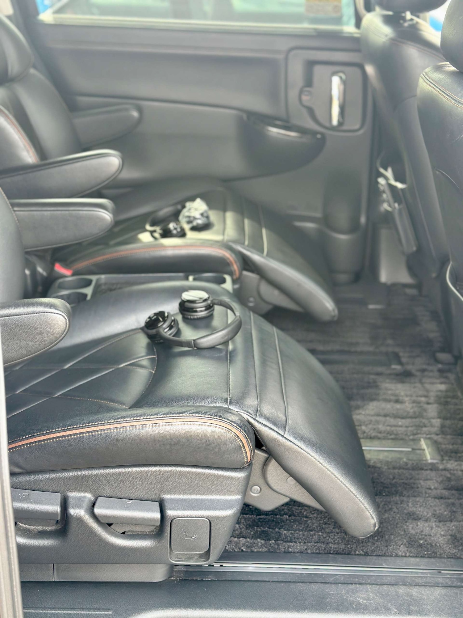 Used Nissan Elgrand 2014 for sale - 76278118: Photo 17