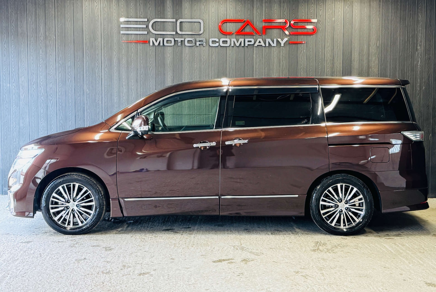 Used Nissan Elgrand 2014 for sale - 76278118: Photo 2