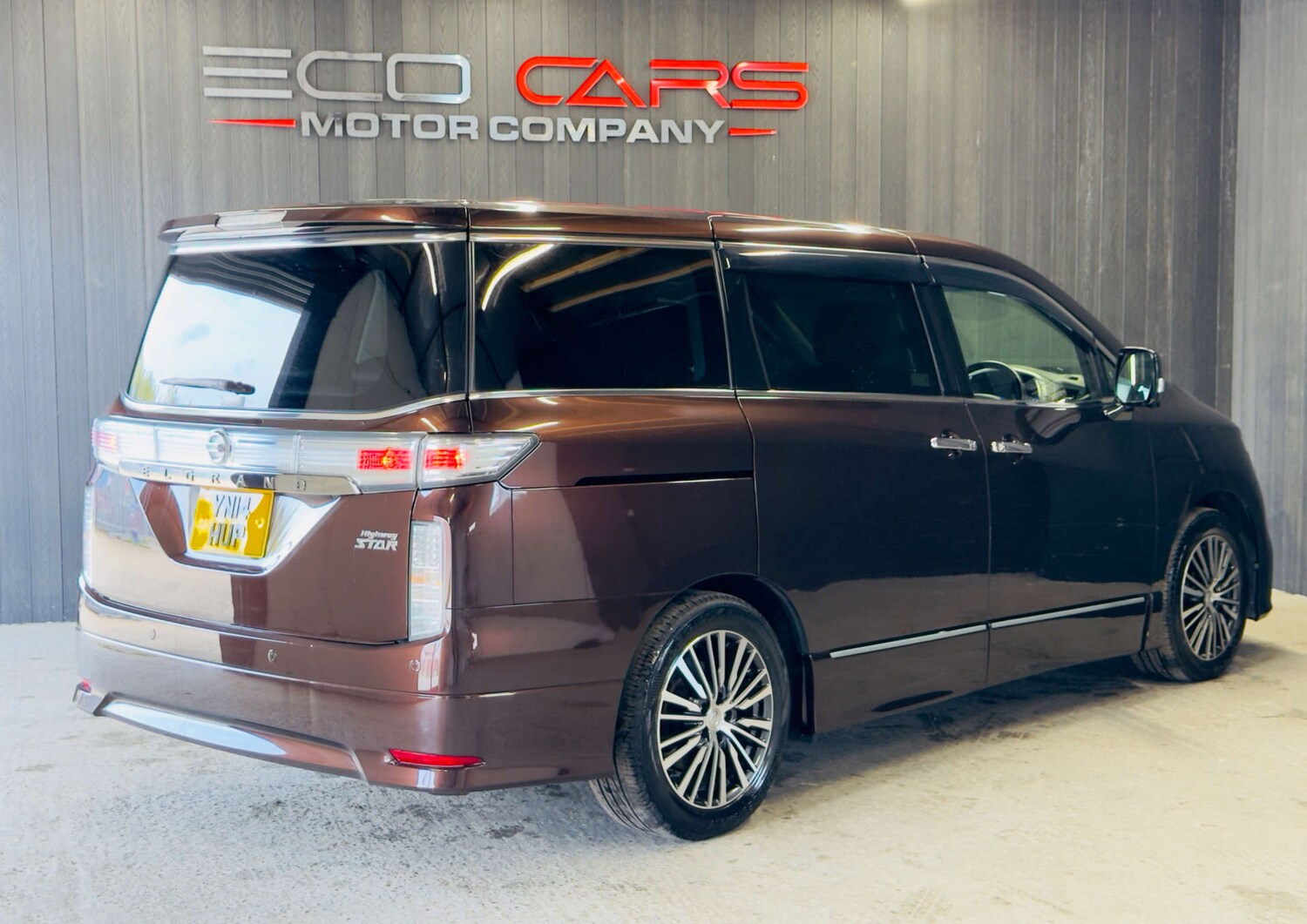 Used Nissan Elgrand 2014 for sale - 76278118: Photo 3
