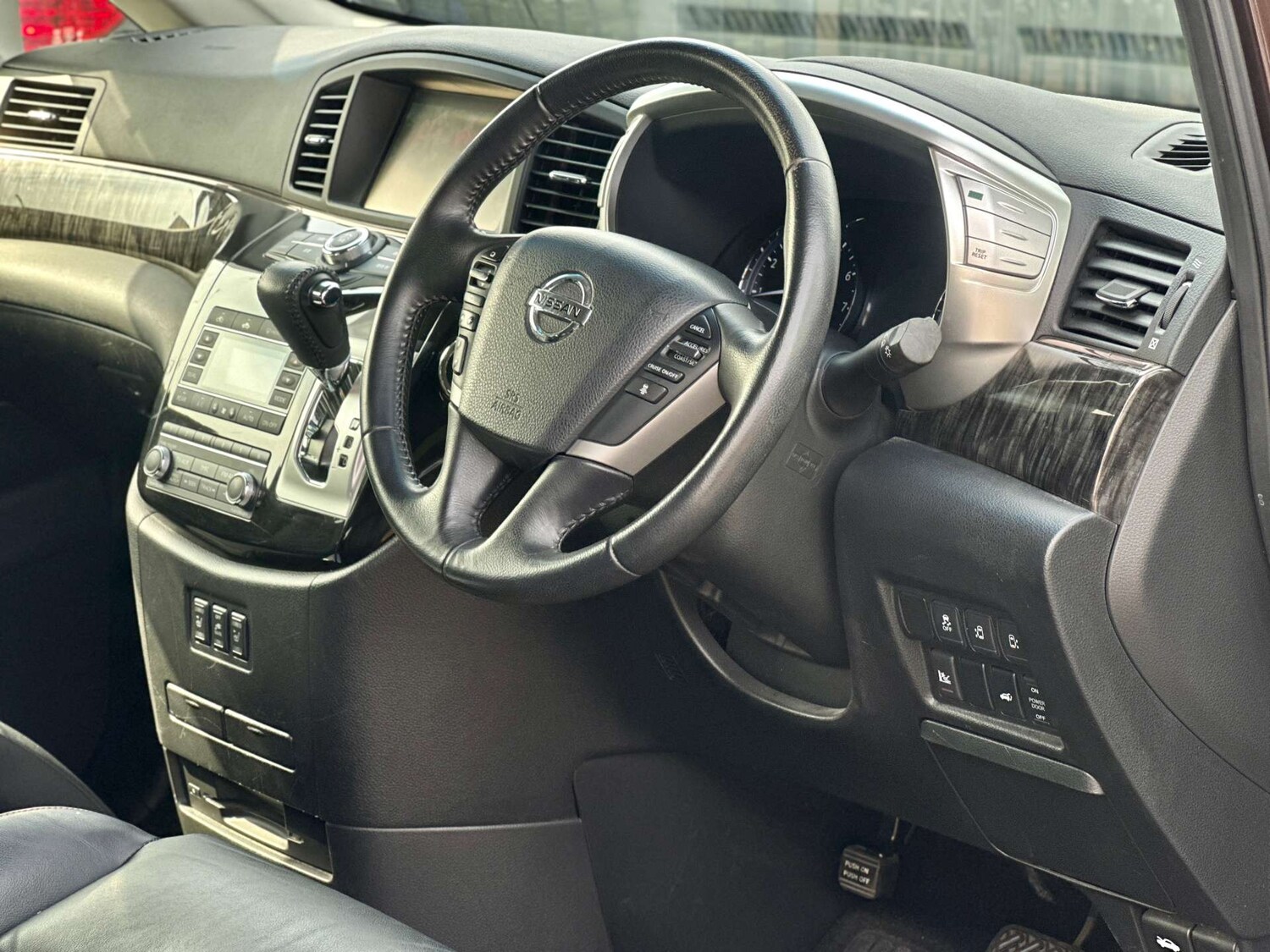 Used Nissan Elgrand 2014 for sale - 76278118: Photo 5