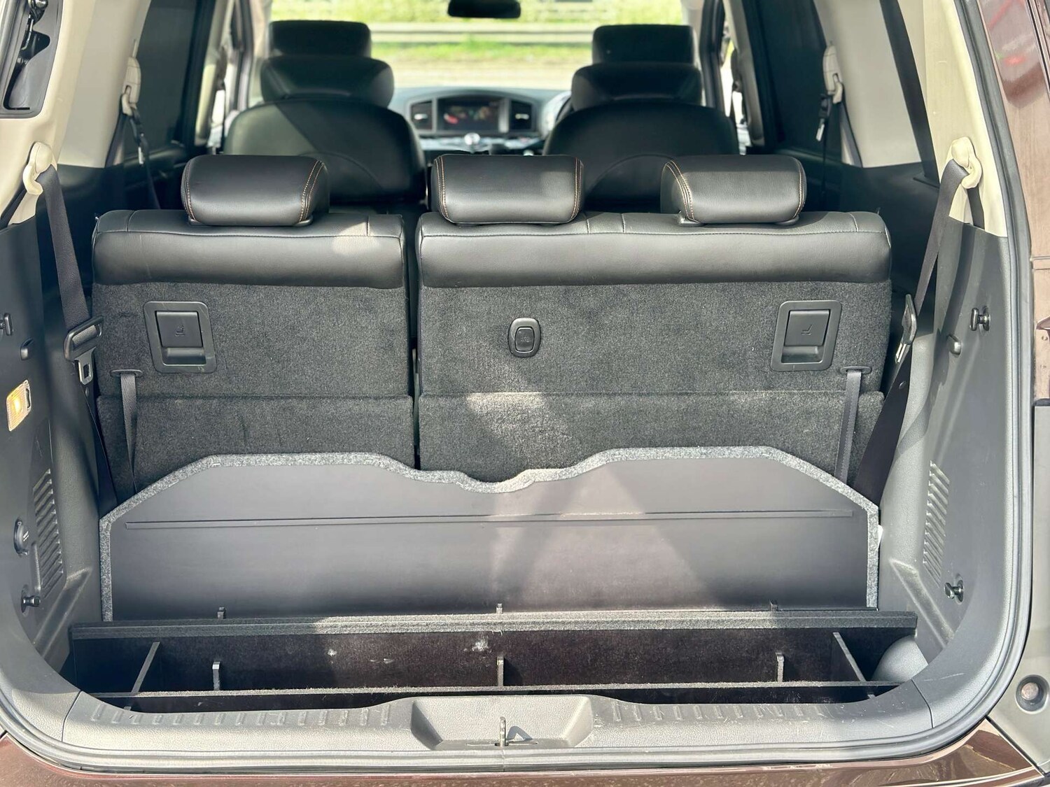 Used Nissan Elgrand 2014 for sale - 76278118: Photo 76