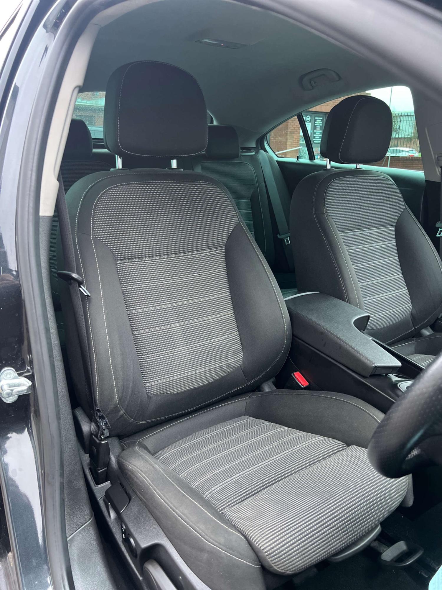 Used Vauxhall Insignia 2016 for sale - 77708239: Photo 2