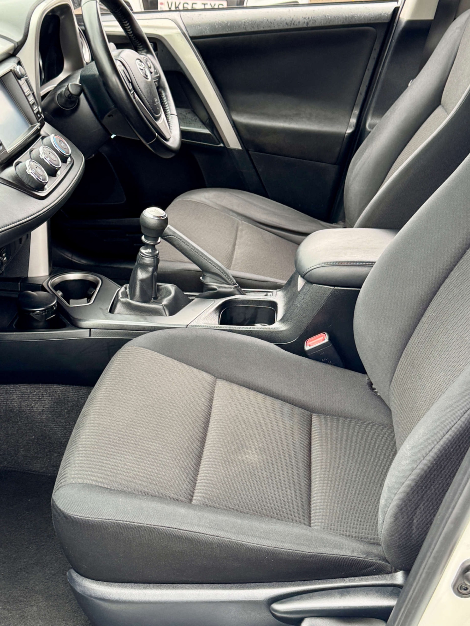 Used Toyota RAV4 2016 for sale - 76311235: Photo 9