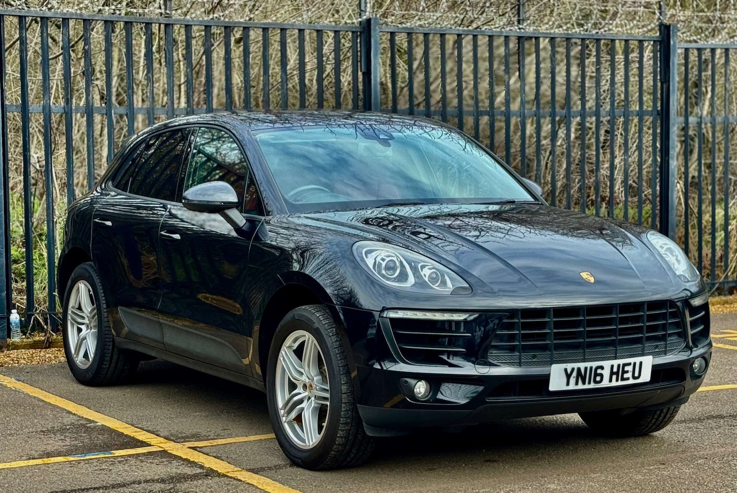 Used Porsche Macan 2024 for sale - 78117657: Photo 2