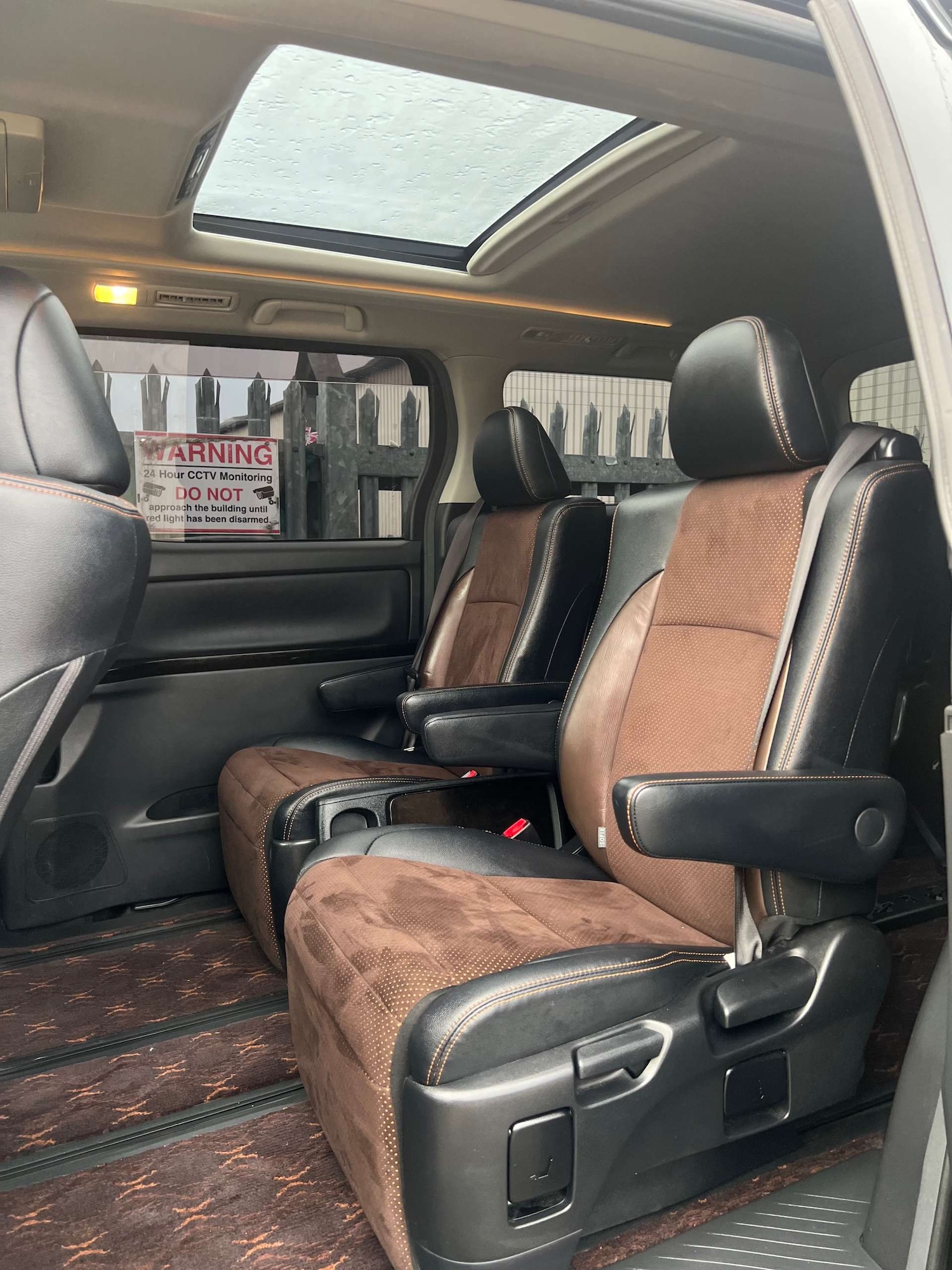 Used Toyota Alphard 2025 for sale - 77022598: Photo 2