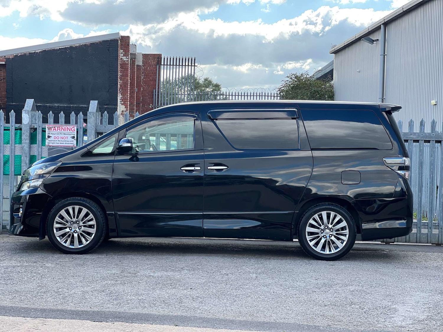 Used Toyota Vellfire 2014 for sale - 76313303: Photo 11