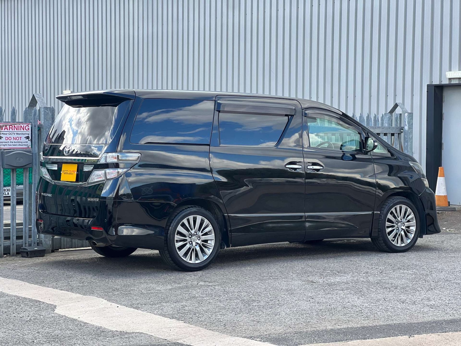 Used Toyota Vellfire 2014 for sale - 76313303: Photo 21