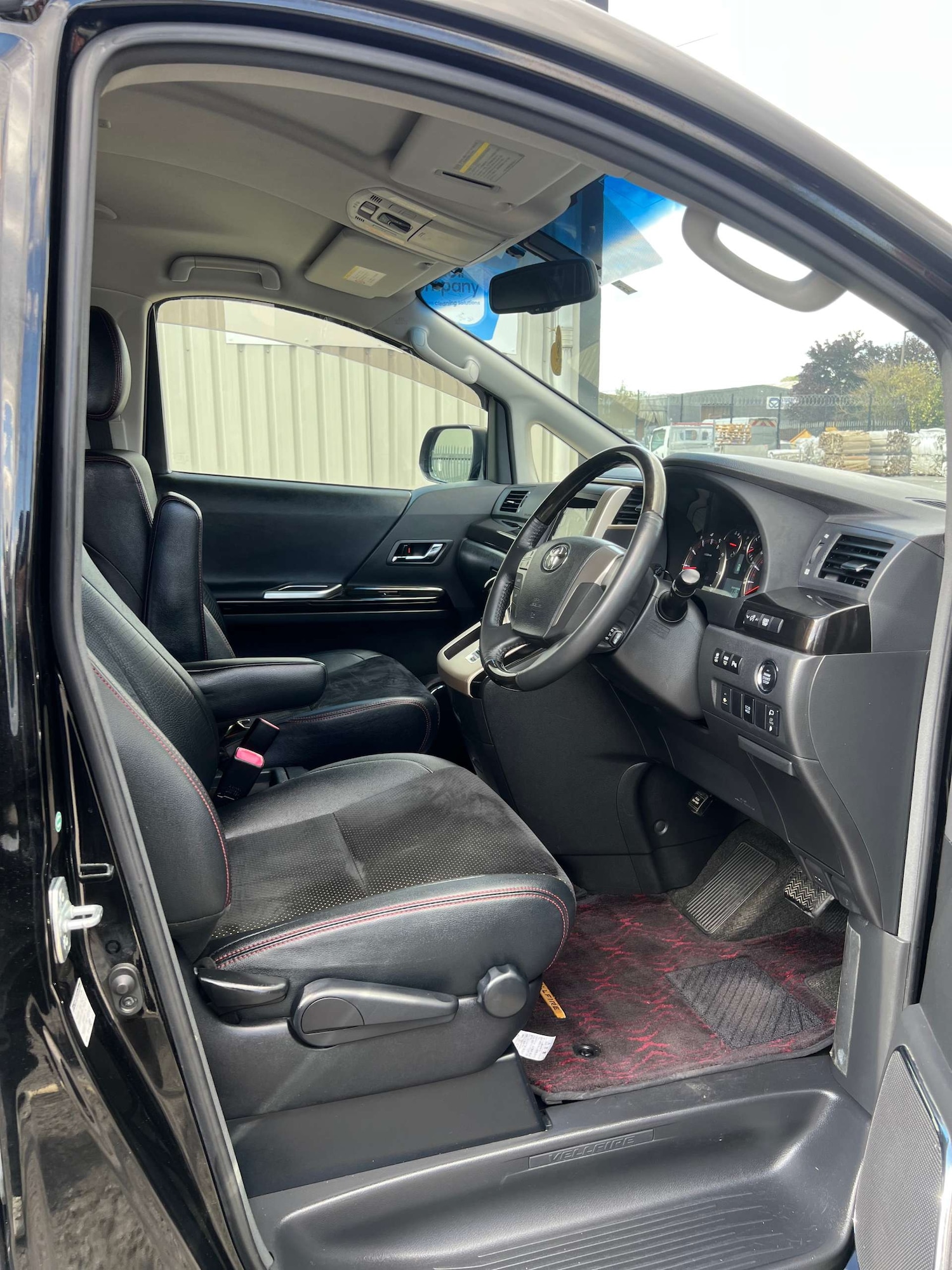 Used Toyota Vellfire 2014 for sale - 76313303: Photo 24