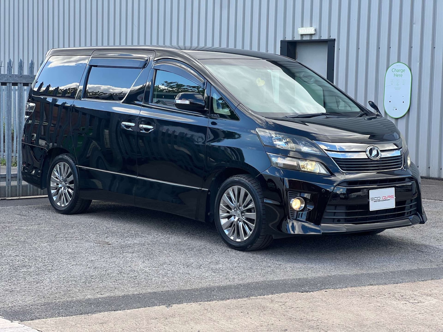 Used Toyota Vellfire 2014 for sale - 76313303: Photo 4